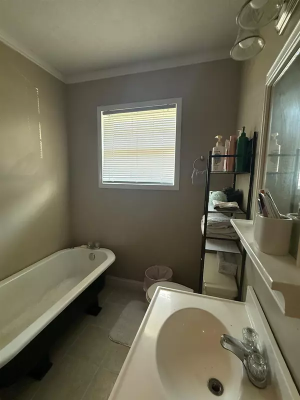 Groves, TX 77619-4502,6217 32nd St