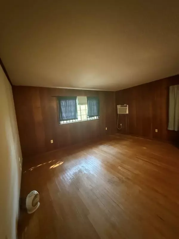 Kirbyville, TX 75956,305 E Shaw Guy