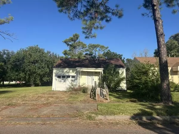 1439 W 5th, Port Arthur, TX 77640