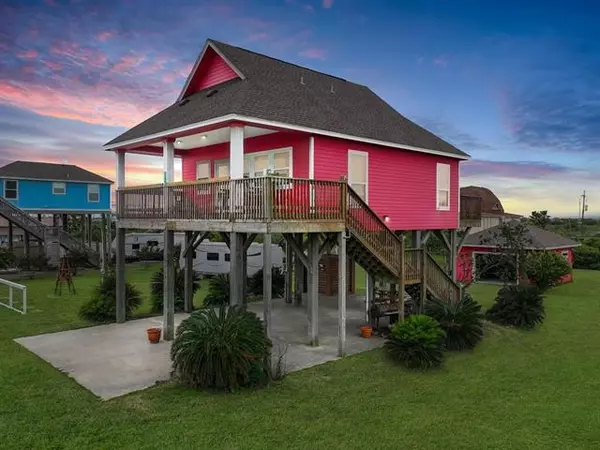 1219 Front Ave, Port Bolivar, TX 77650