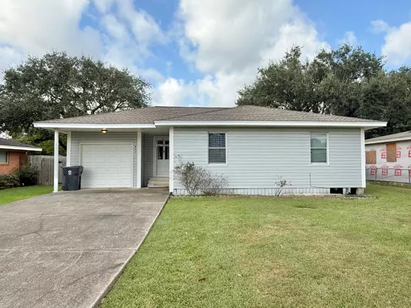 865 Turner Dr., Bridge City, TX 77611