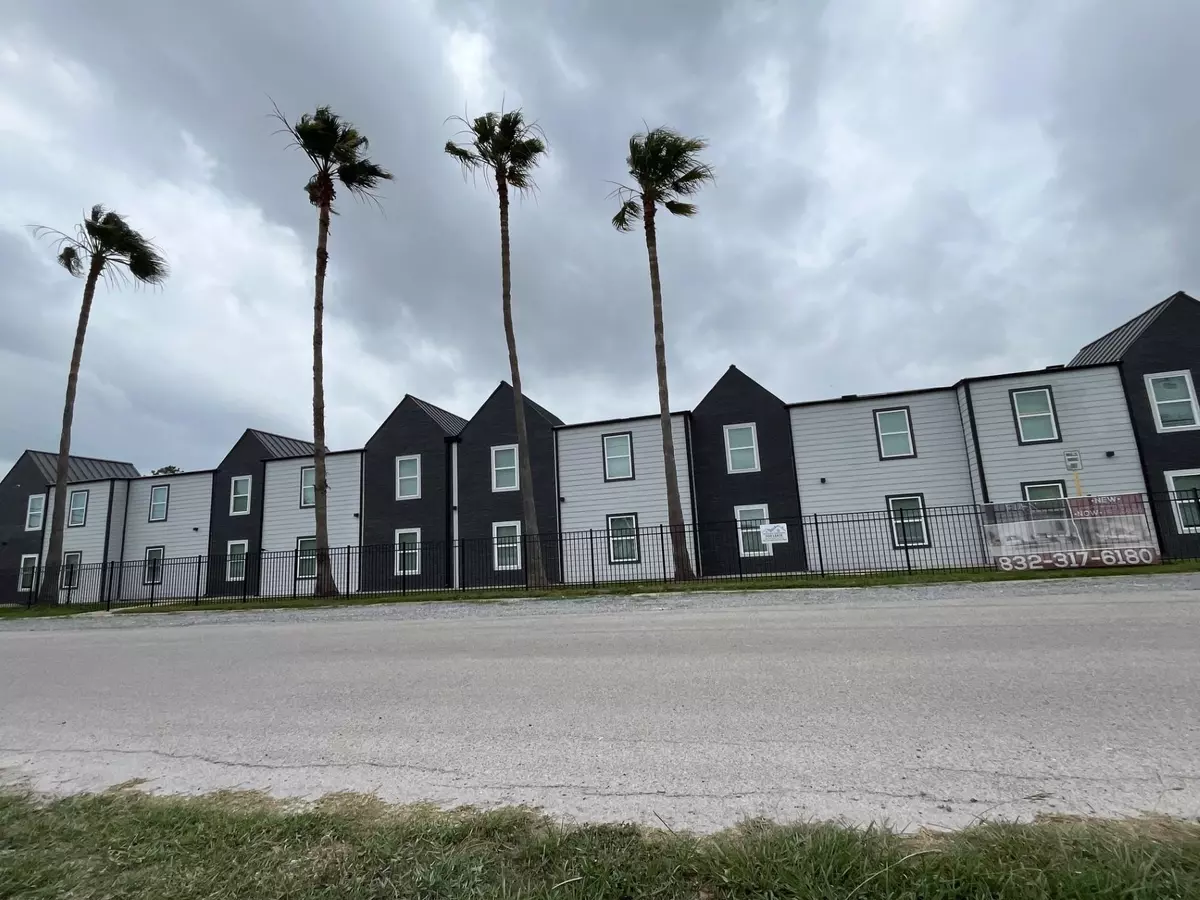 Beaumont, TX 77707,355 N 18th