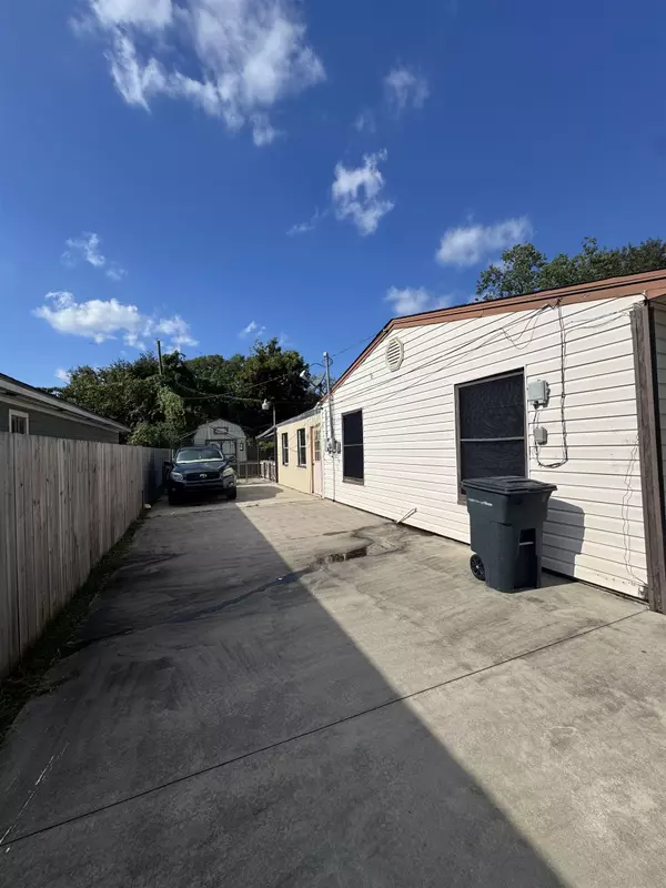 Port Neches, TX 77651,2306 5th St