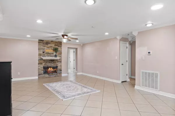 Orange, TX 77630,2850 Johnnie