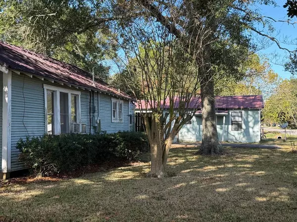 Port Neches, TX 77651,2602 15th St