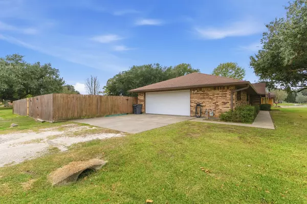 Bridge City, TX 77611,108 Woodsong