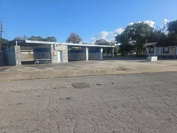 2219 Canal, Port Arthur, TX 77640