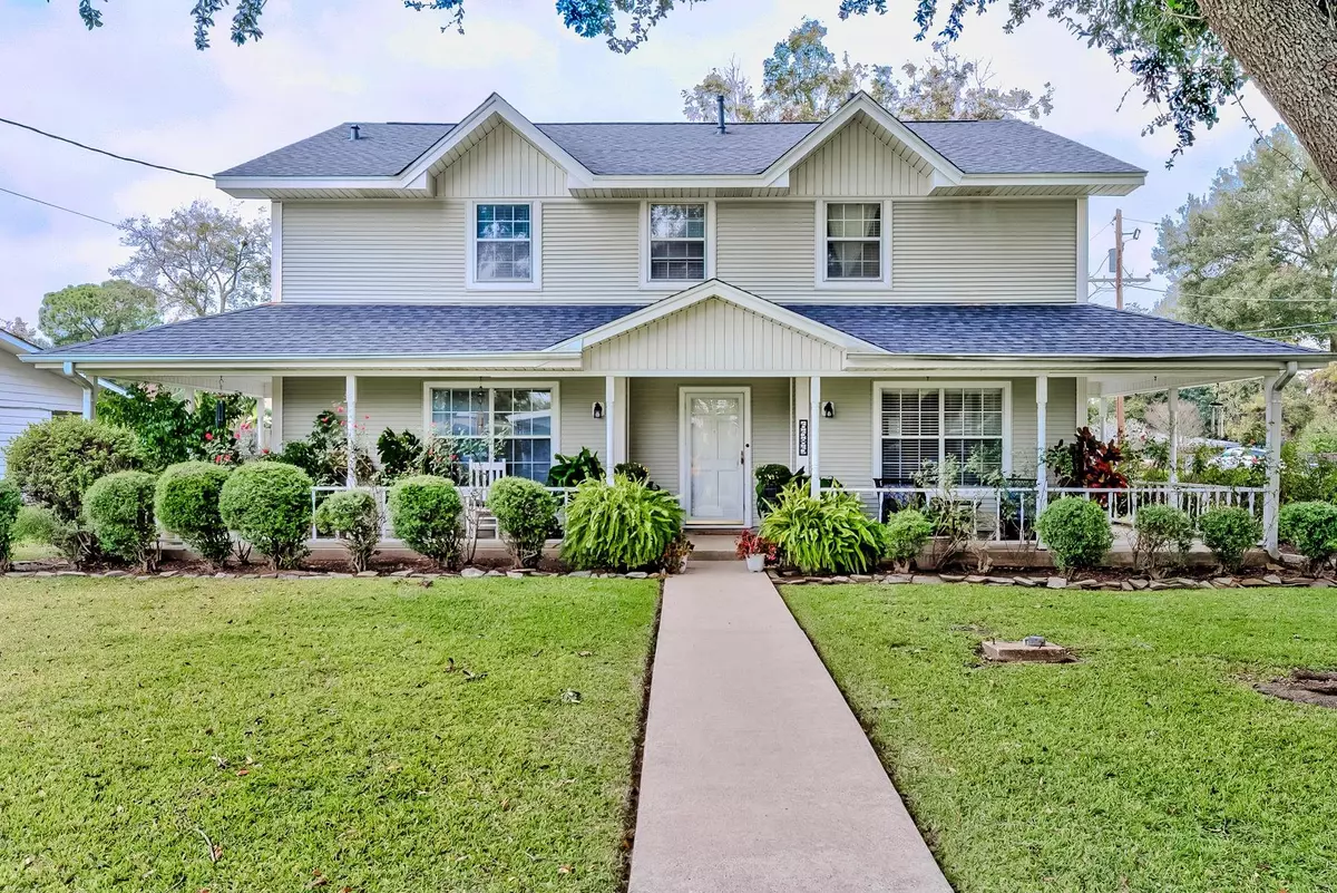 Groves, TX 77619,6585 Washington St