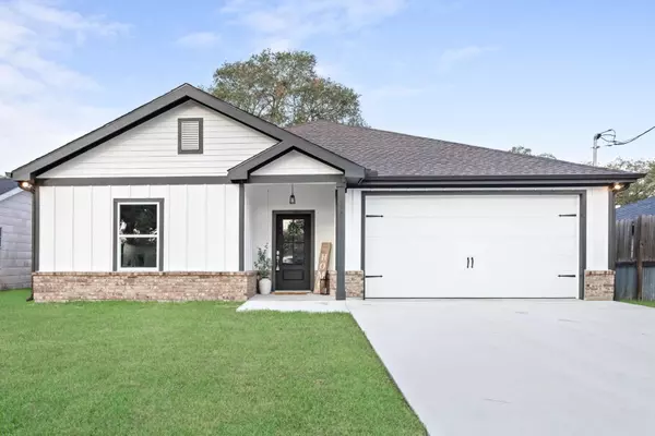 826 Montrose St., Port Neches, TX 77651
