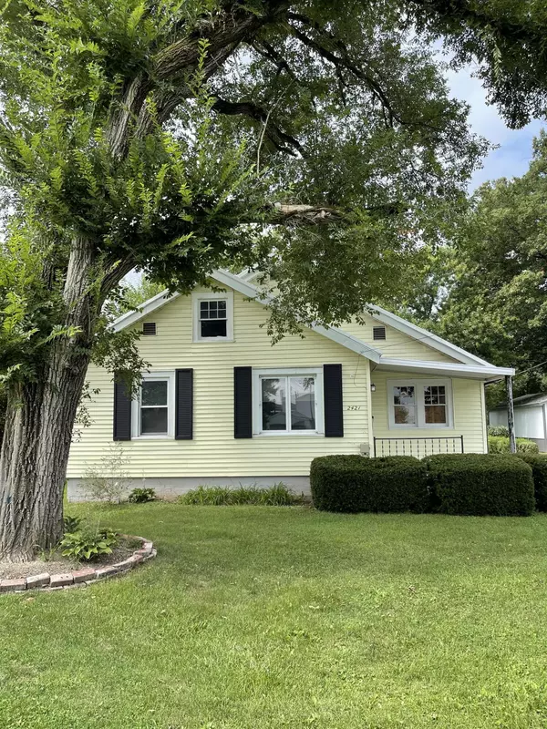 2421 N Mcdonel Street, Lima, OH 45801