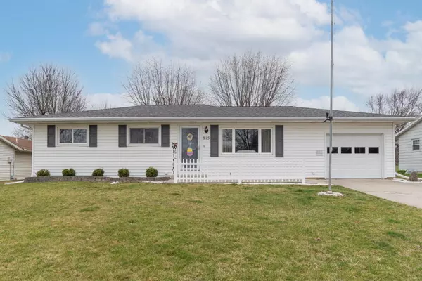 815 N Blackhoof Street, Wapakoneta, OH 45895