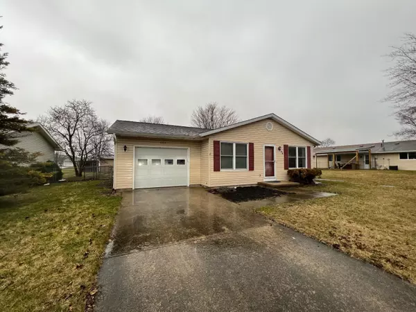 904 Canterbury Drive, Wapakoneta, OH 45895