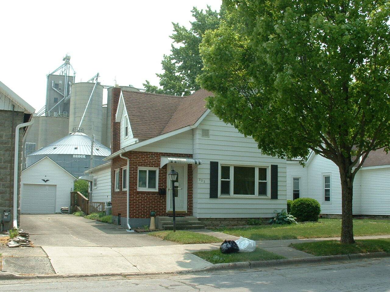 Wapakoneta, OH 45895,303 W Vine Street