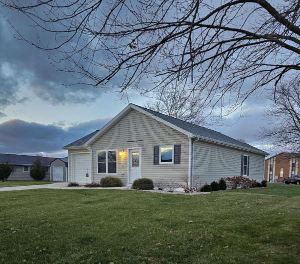 Wapakoneta, OH 45895,902 Daisy Drive