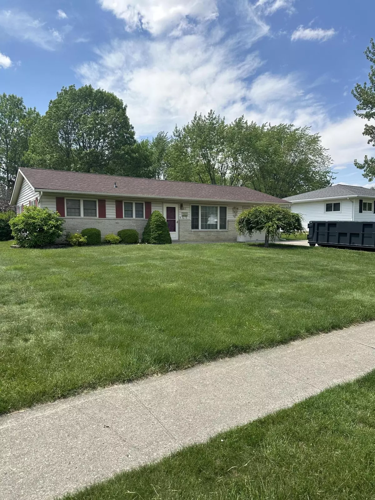 Wapakoneta, OH 45895,813 N Blackhoof Street