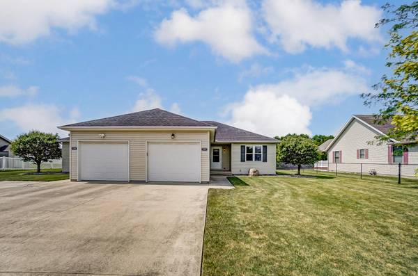 1207 Navajo Trail, Wapakoneta, OH 45895