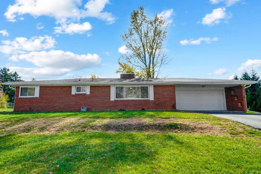 31 Hedgely Road, Springfield, OH 45506