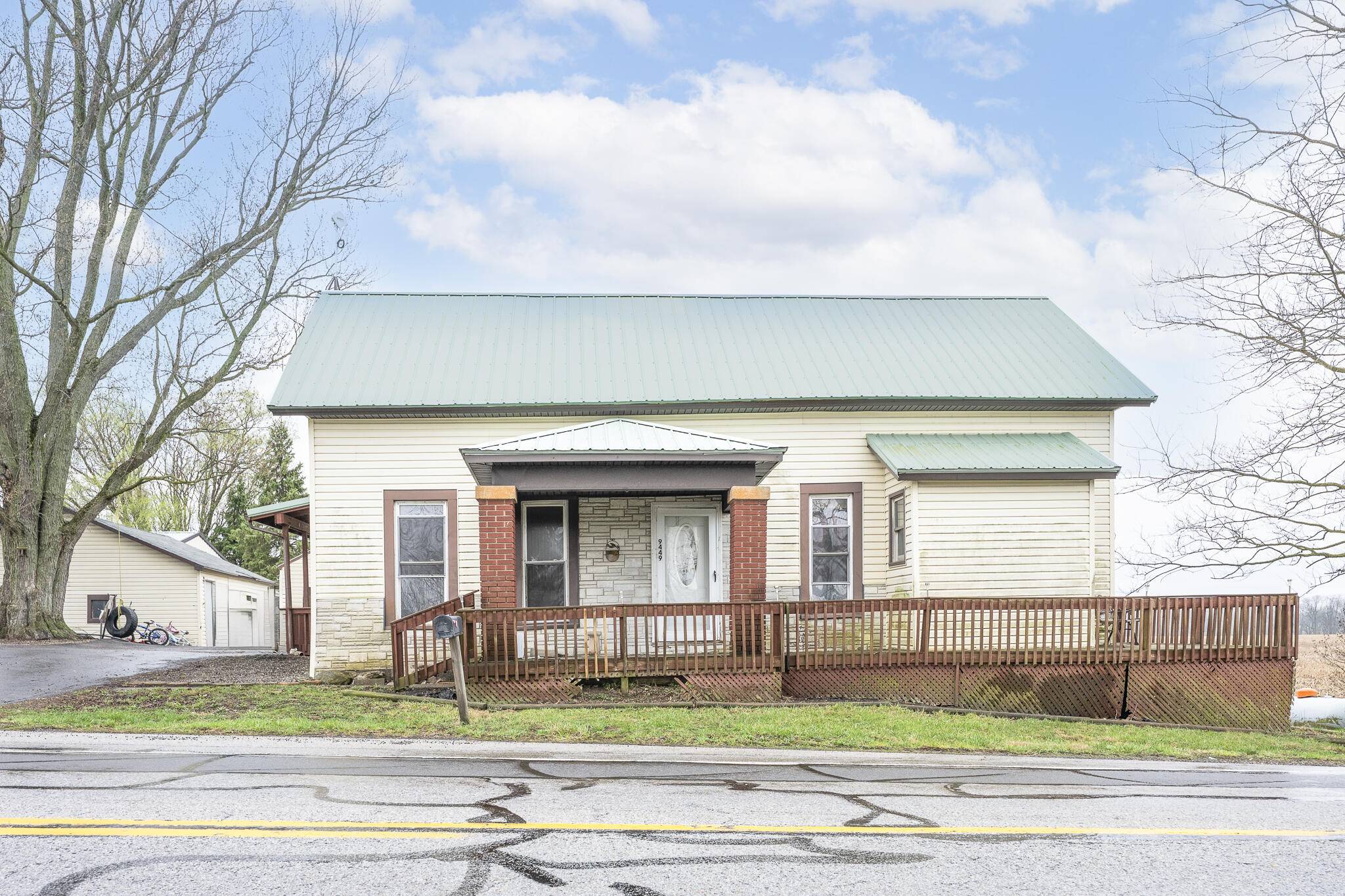 9449 State Route 47, De Graff, OH 43318