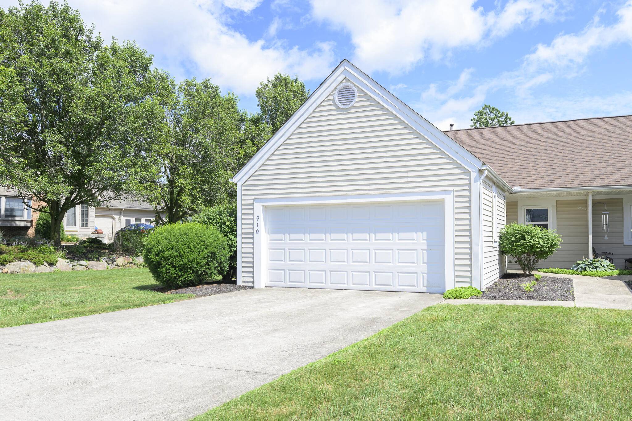910 Hilltop Drive, Bellefontaine, OH 43311