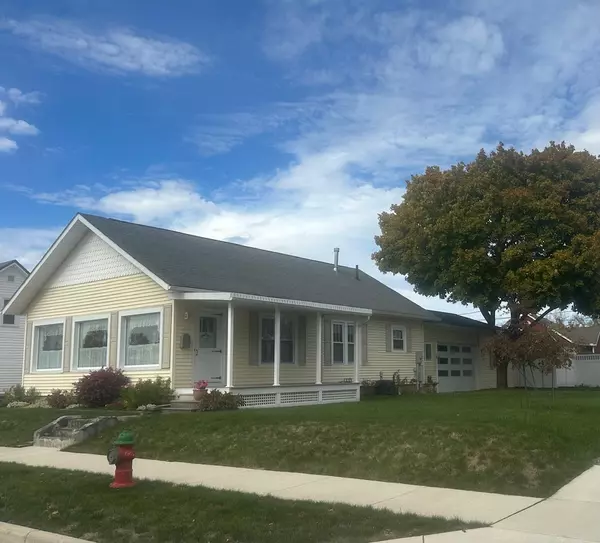 814 W Benton Street, Wapakoneta, OH 45895