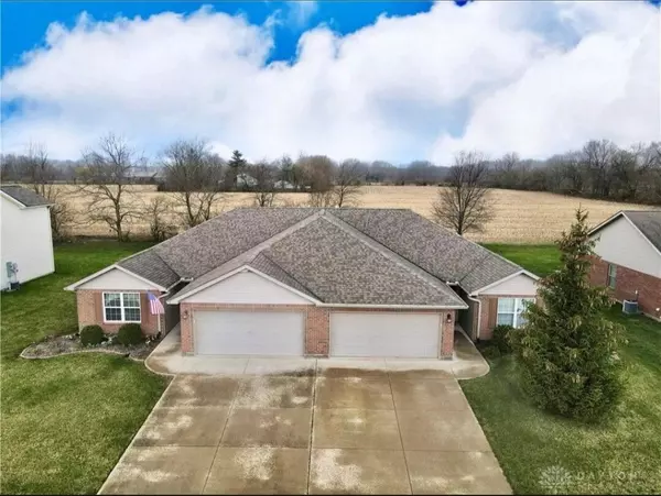 2212 Navajo Trail, Piqua, OH 45356
