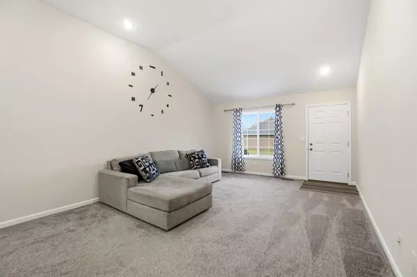 Bellefontaine, OH 43311,221 Falcon Street #16