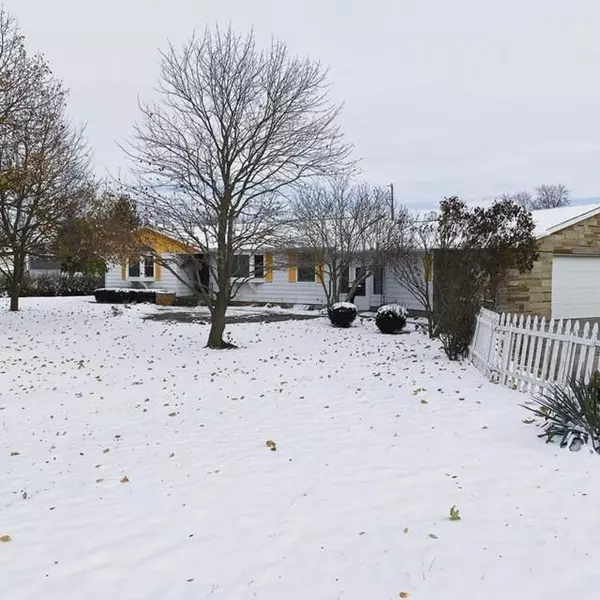 802 Dearbaugh Avenue, Wapakoneta, OH 45895