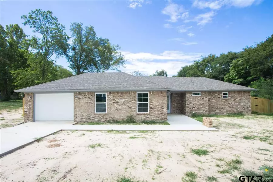 1003 Stewart St, Lindale, TX 75771