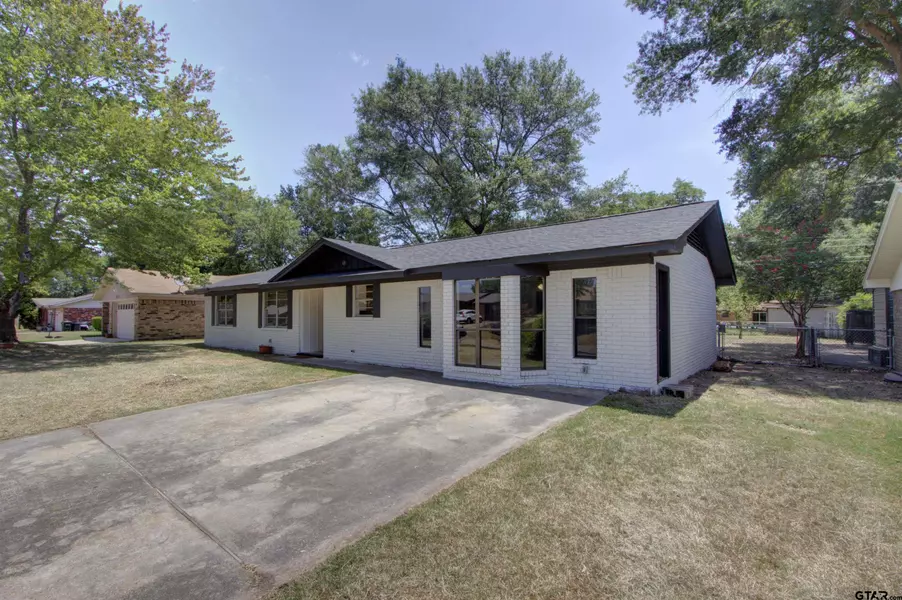 104 E Greenfield, Wake Village, TX 75501