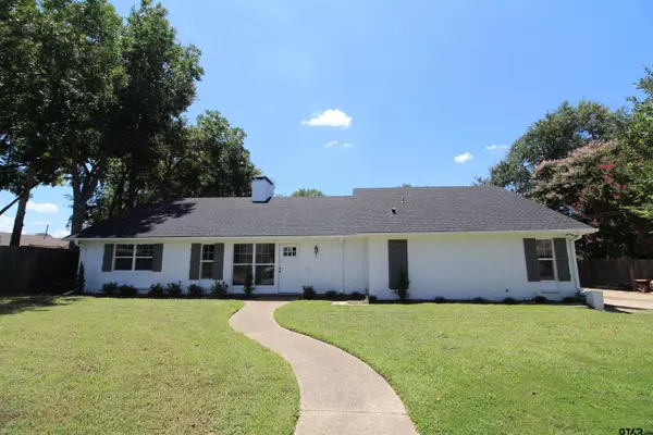 408 Holiday Ln., Tyler, TX 75703