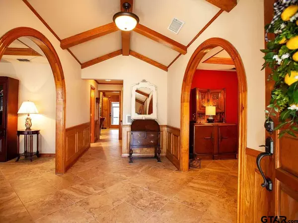 Tyler, TX 75703,19581 Meadowood Ln