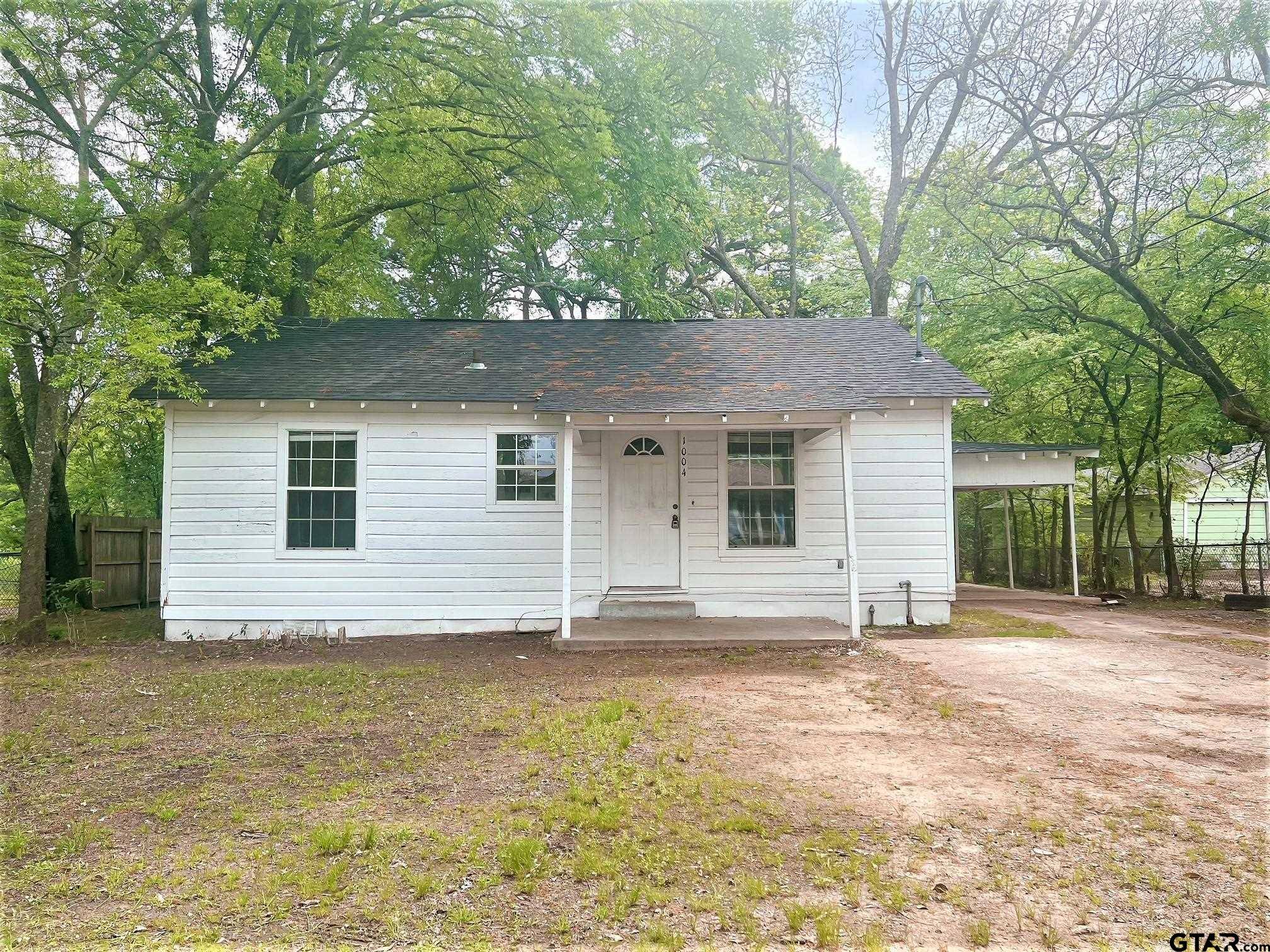 1004 E 1st St., Mount Pleasant, TX 75455