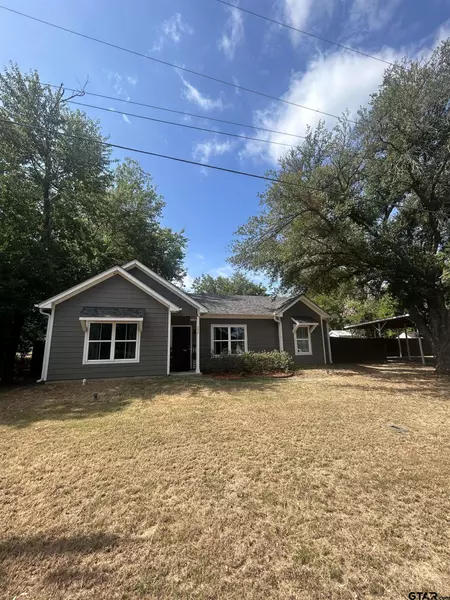 200 Parker St, Arp, TX 75750