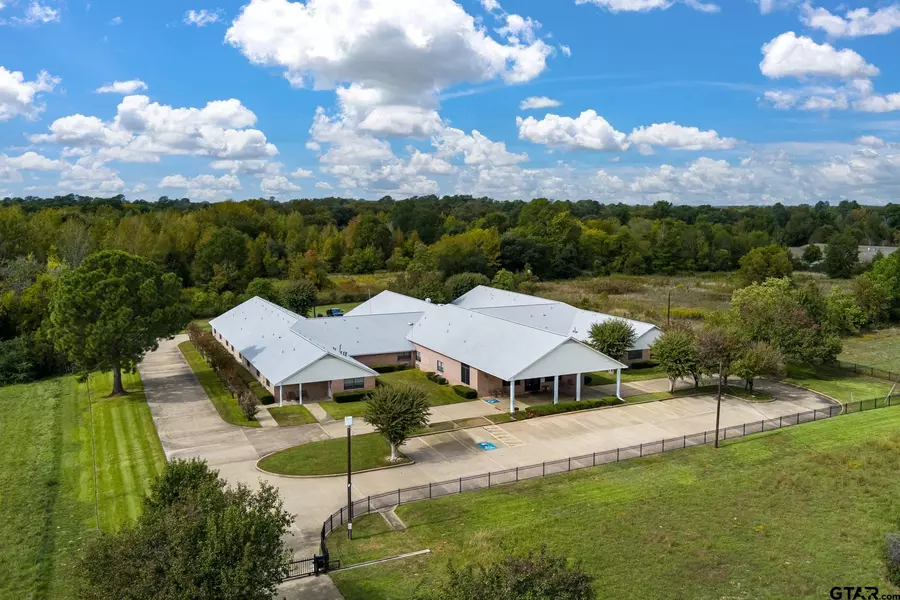 1154 E Loop 304, Crockett, TX 75835