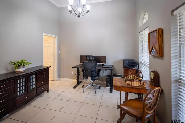 618 Huntwick Ln Tyler, TX 75703