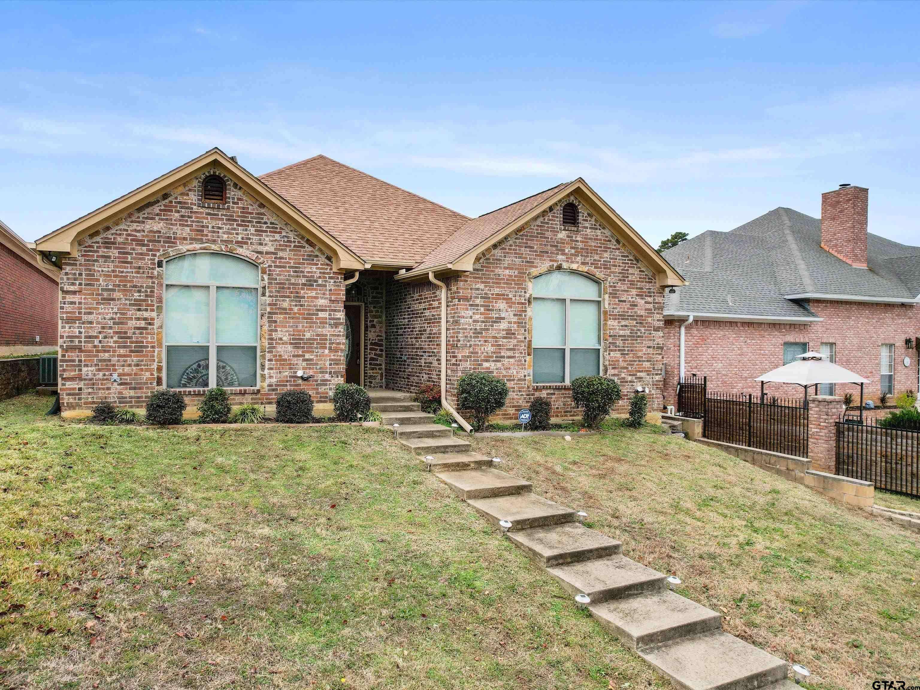 2915 Lismore Ln, Longview, TX 75605