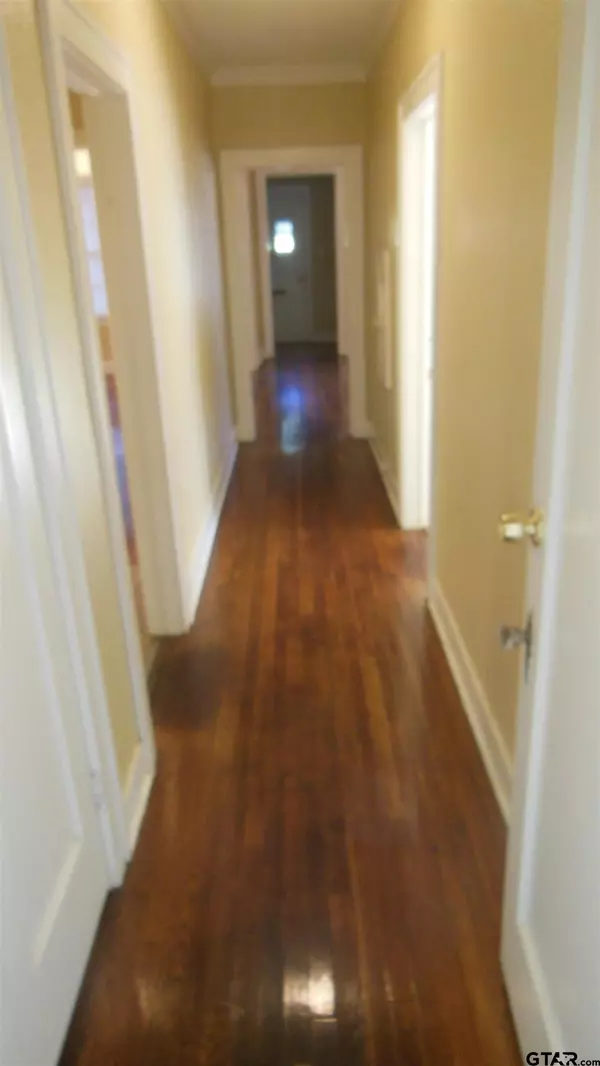 Tyler, TX 75701,208 W Phillips Street, Apt 100