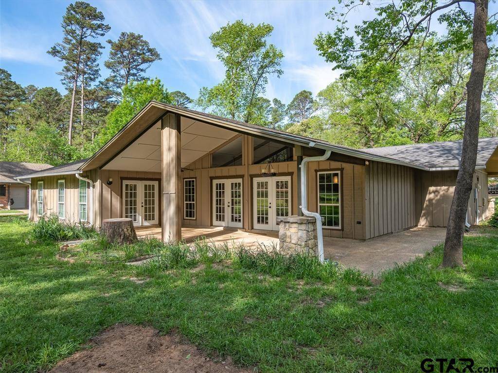 350 Greenbriar Trail, Holly Lake Ranch, TX 75765