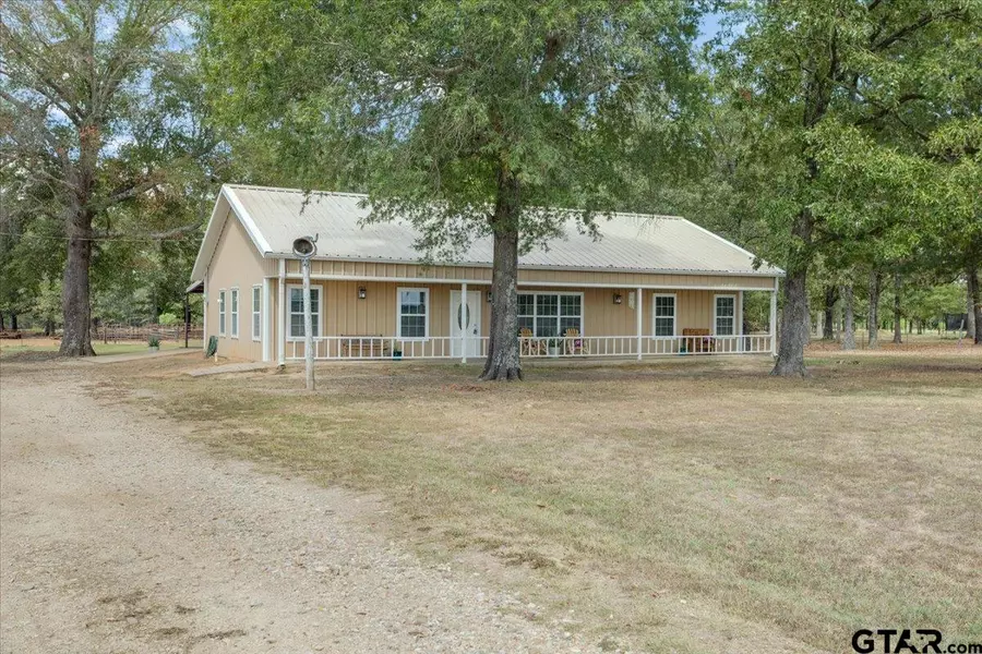 781 Farm Road 44800, Blossom, TX 75416