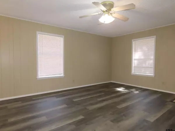 Whitehouse, TX 75791,807 Oakwood St.