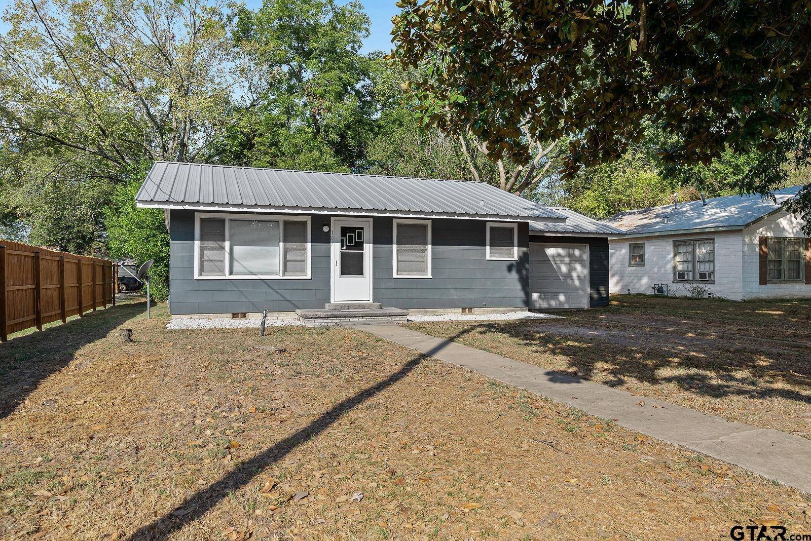 Mineola, TX 75773,107 Francis