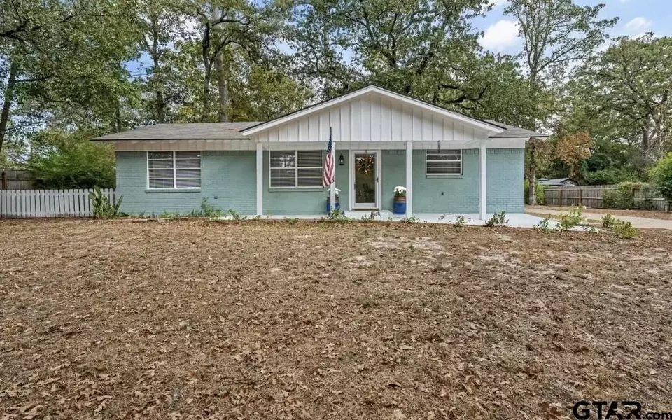 411 Lakeview Dr, Hideaway, TX 75771