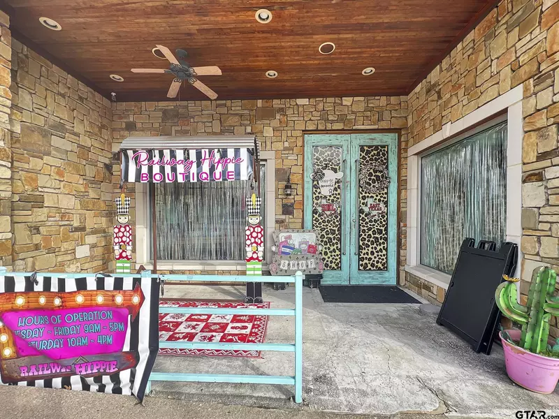 102 N Palestine, Athens, TX 75751