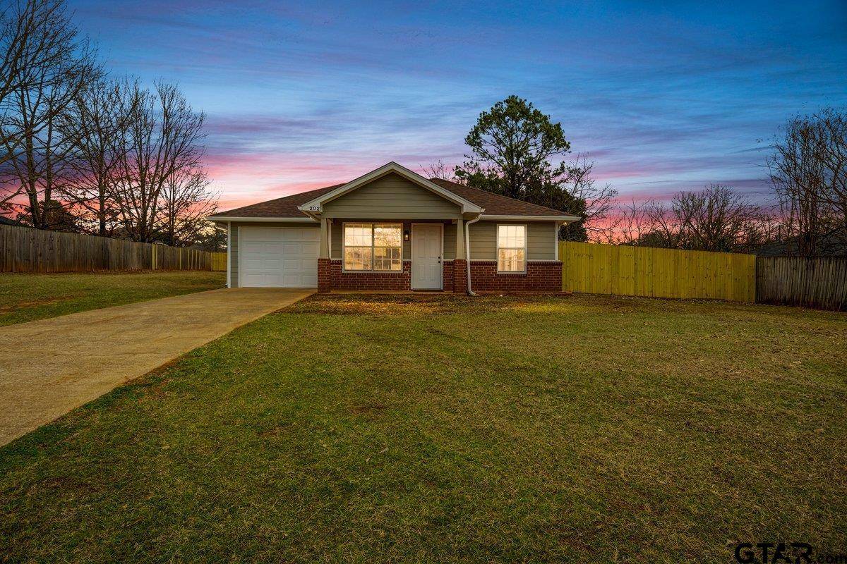 202 Park Ln, Jacksonville, TX 75766