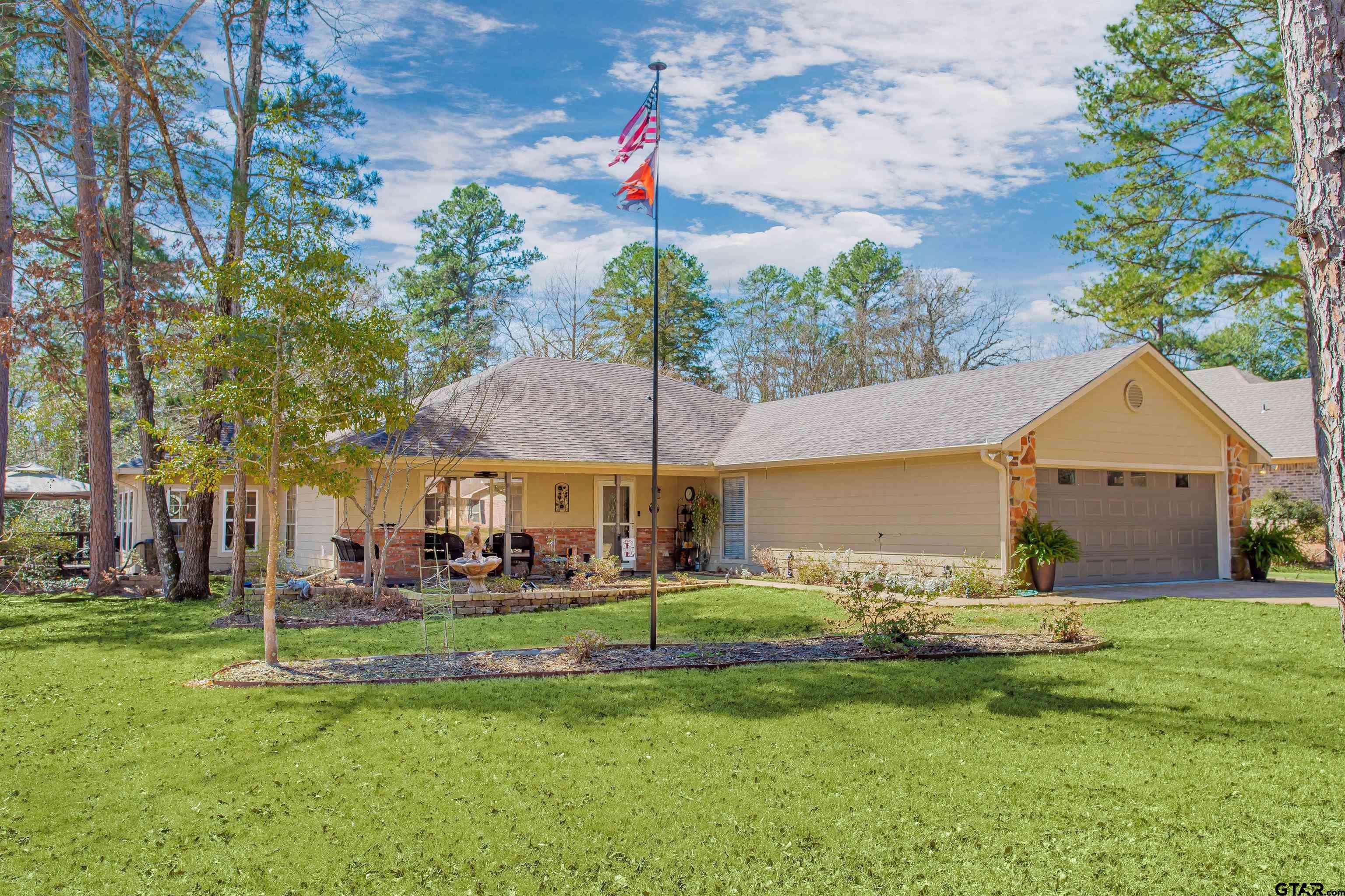 251 Green Meadow Trail, Holly Lake Ranch, TX 75765