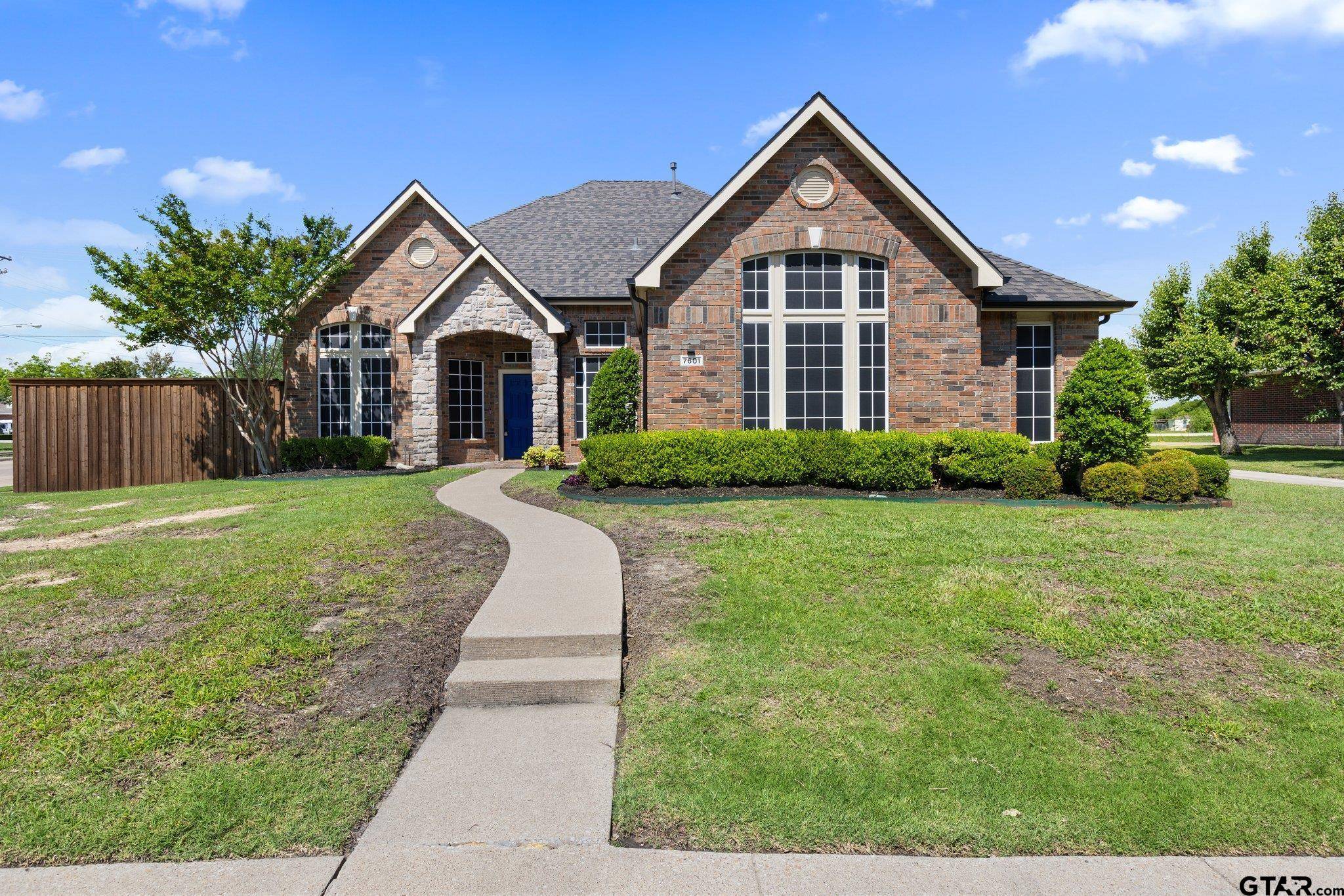7601 Silverthorn Drive, Rowlett, TX 75089