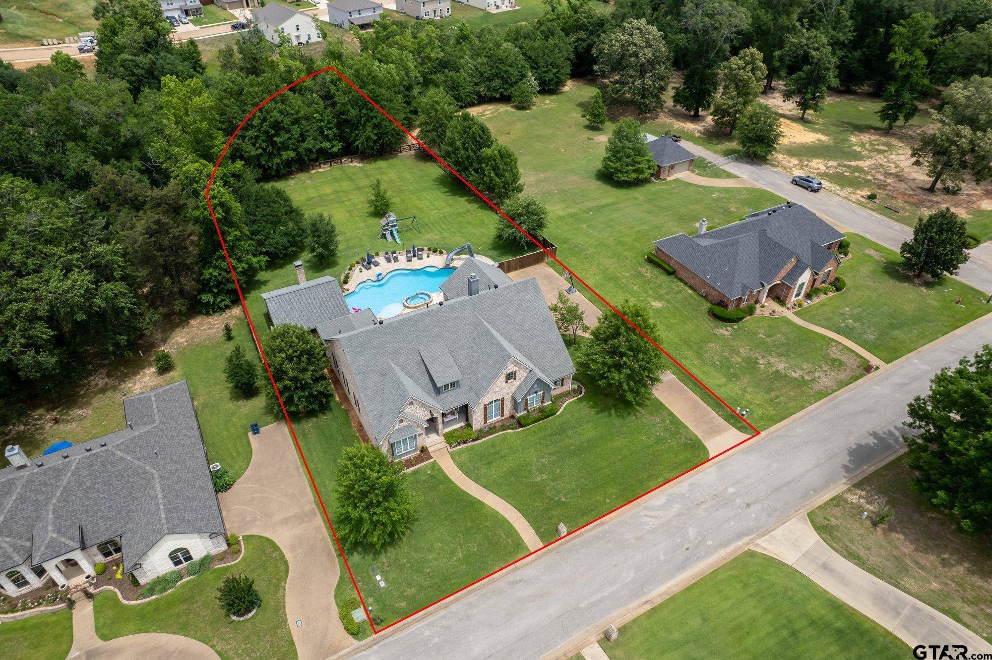 523 Southcreek Drive, Chandler, TX 75758