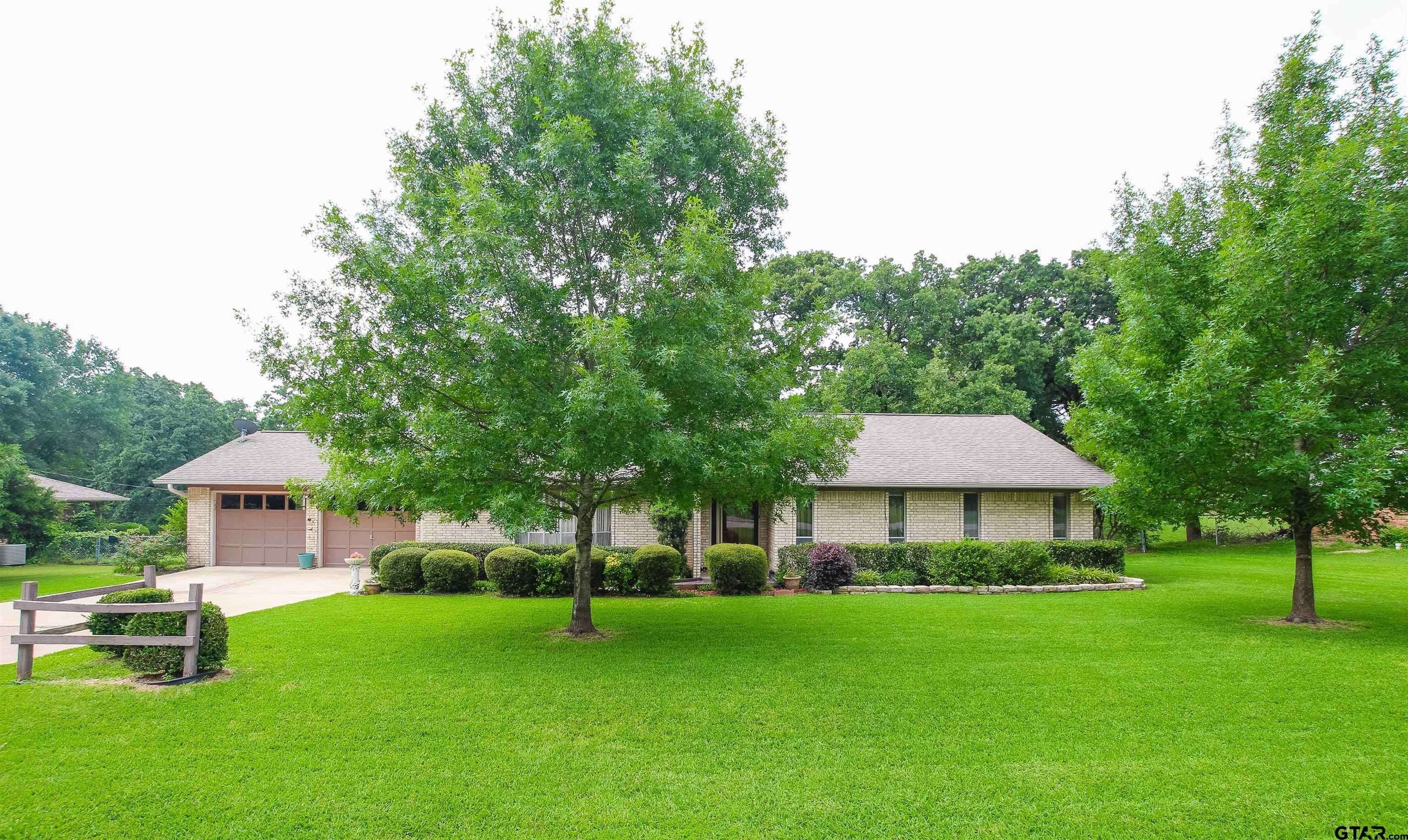 107 Clover Dr, Gun Barrel City, TX 75156