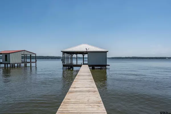 1067 Beachside Drive, Chandler, TX 75758