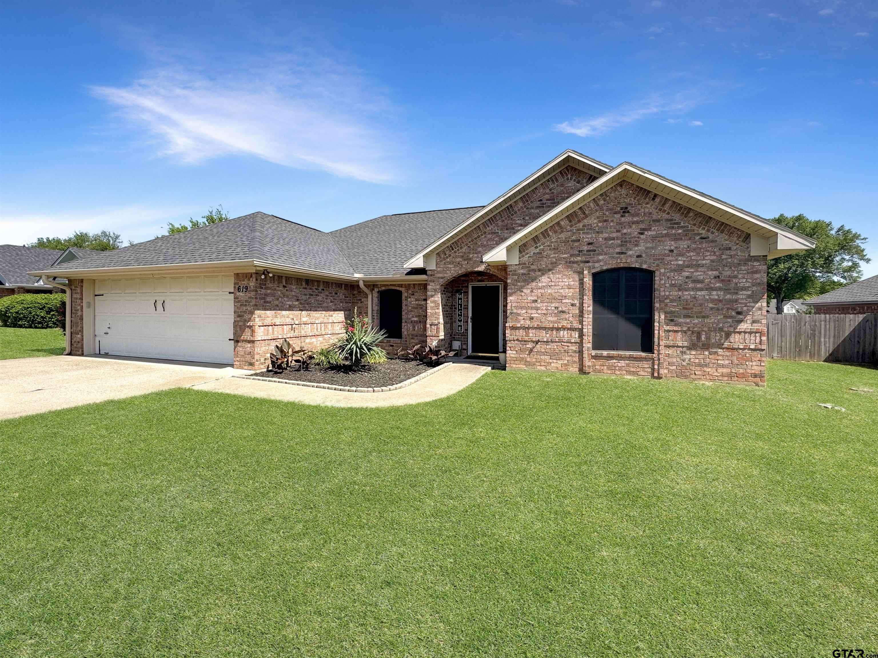 619 Winchester Dr., Chandler, TX 75758